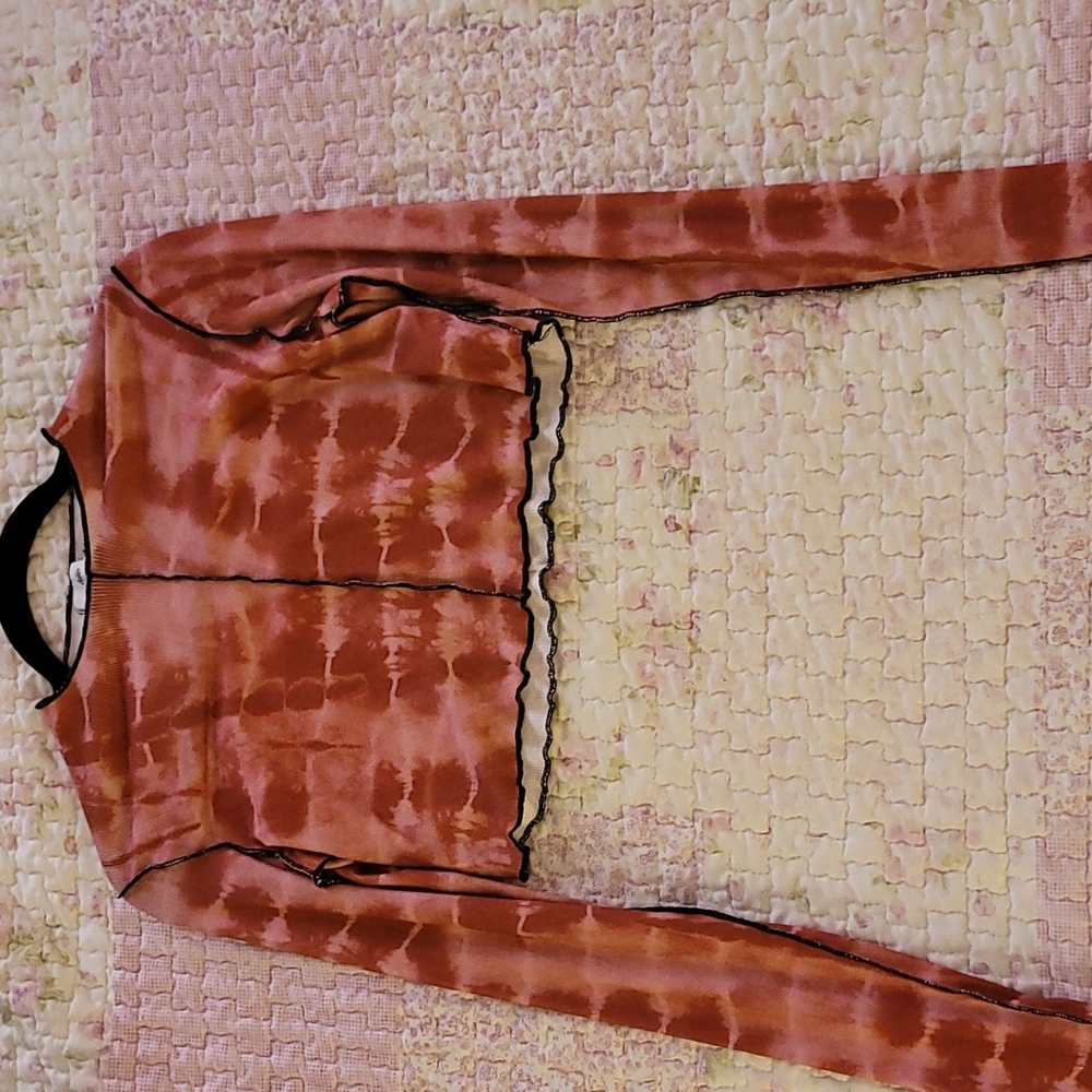 Pink-ish/Cranberry tie dye crop top with contrast black stitching, size M